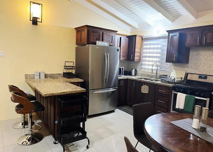 L&V Paradise Vacation Home With Pool And Gym